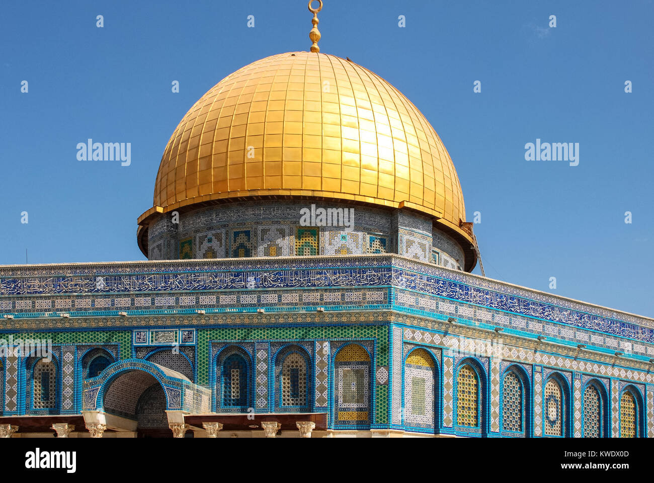 Horizontal picture of the top of the Dome of the Rock, important