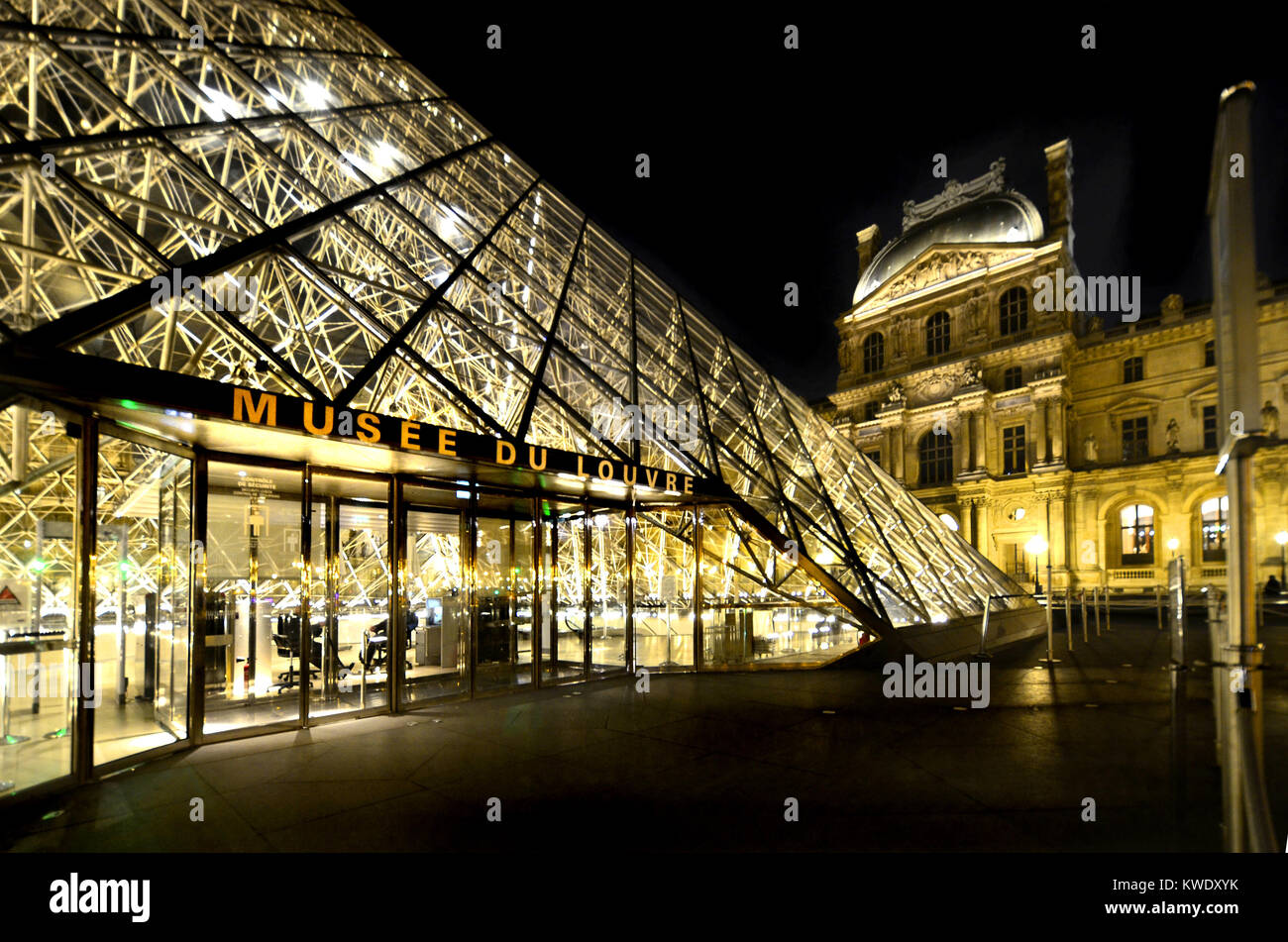 Paris, France. Palais du Louvre and I M Pei's Pyramide du Louvre / Louvre Pyramid (1989) at night. Stock Photo
