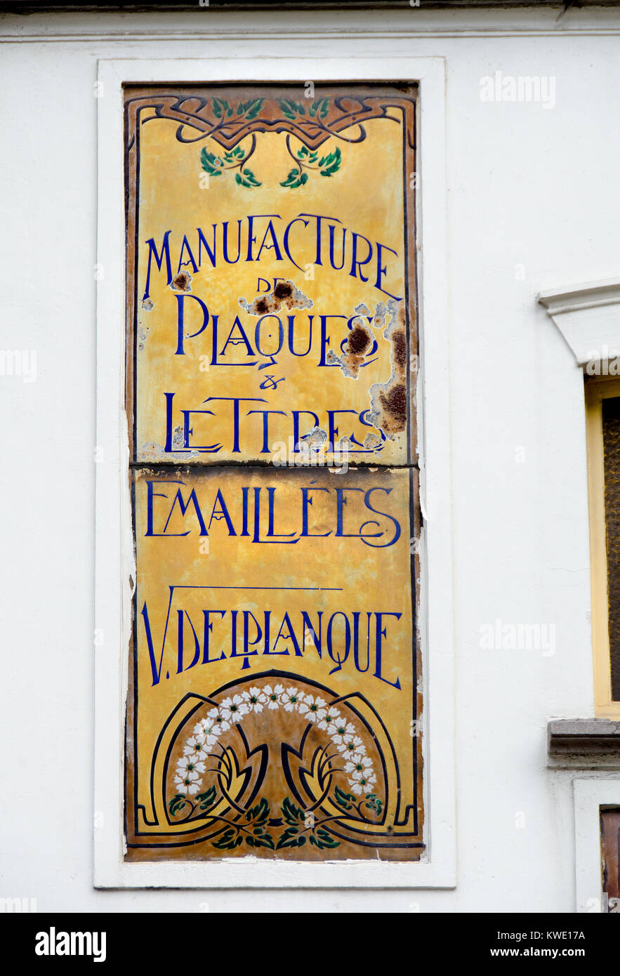 Brussels, Belgium. 172 Rue Georges Moreau - facade. Home and workshop of Victor Delplanque, maker of enamel plaques (1906: Arthur Nellisen) Stock Photo