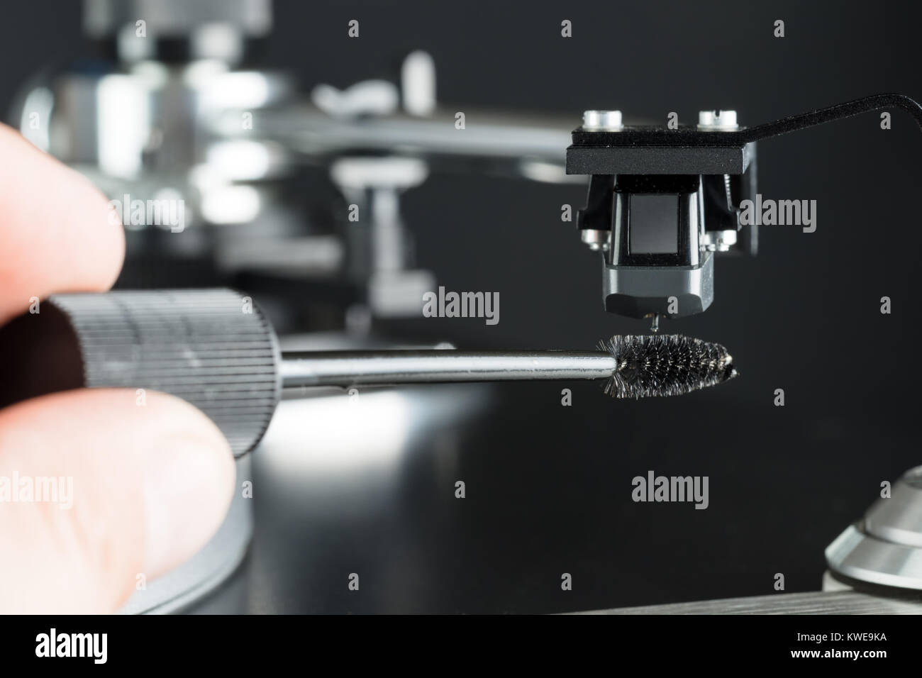 Turntable stylus needle tip cleaning closeup macro Stock Photo Alamy