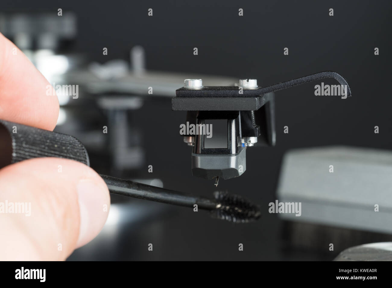 Turntable stylus needle tip cleaning closeup macro Stock Photo Alamy