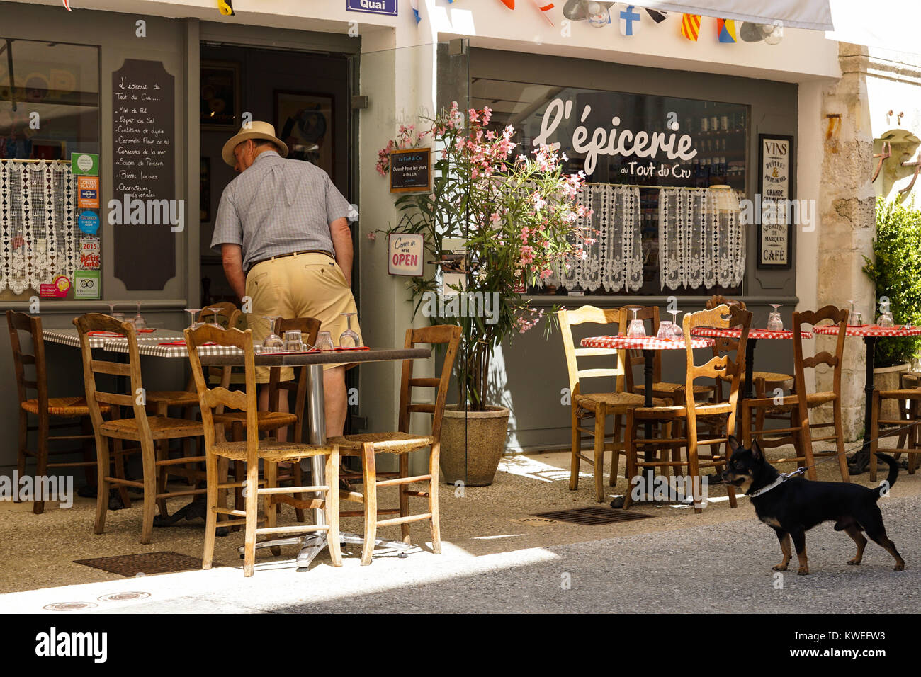 French restaurant exterior hi-res stock photography and images - Alamy