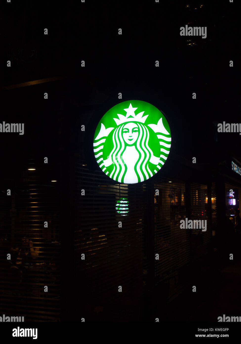 Starbucks sign hi-res stock photography and images - Alamy Starbucks sign hi-res stock photography and images - Alamy