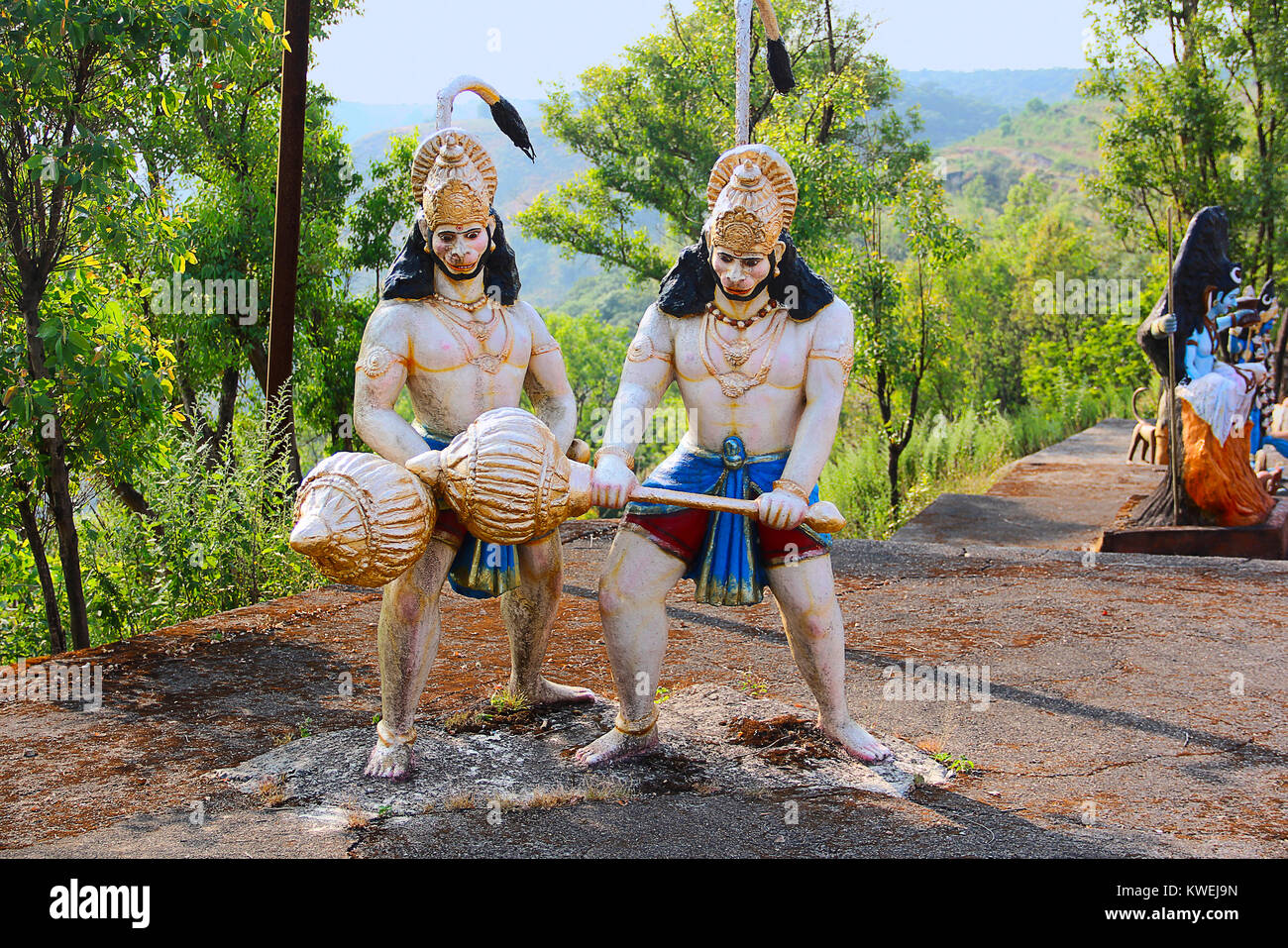 Huge statue showing battle between Sugriva and Bali, Nilkantheshwar Temple, Panshet, Pune Stock Photo