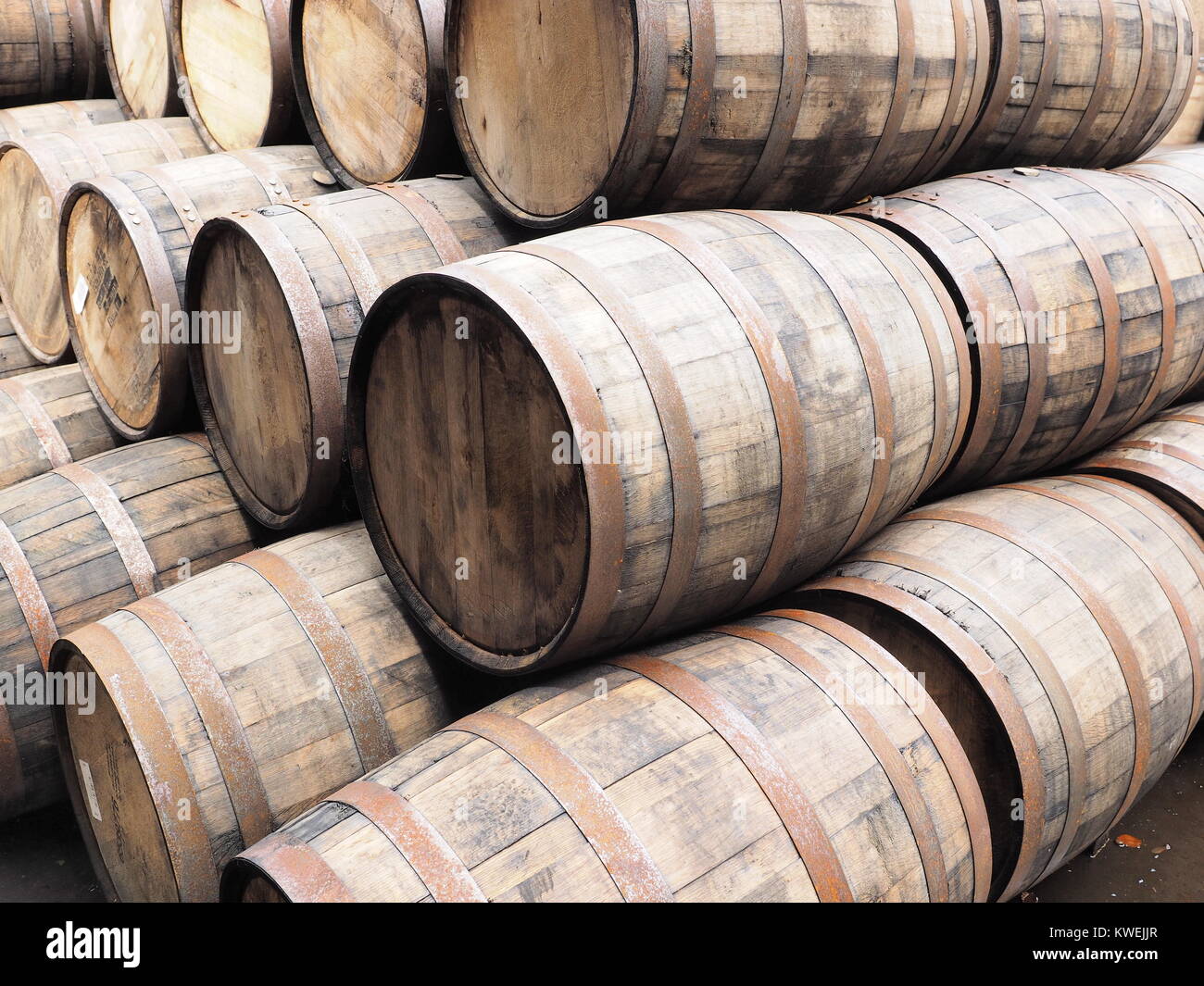 Stack of oak Whiskey barrels, Scotland 2017 Stock Photo Alamy
