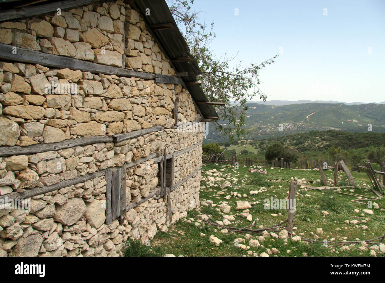 Wall of stone house in farm, Turkish Stock Photo - Alamy
