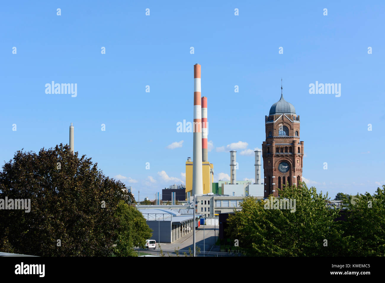 Wien, Vienna: Gaswerk Simmering gas works water tower and chimneys, 11. Simmering, Wien, Austria Stock Photo