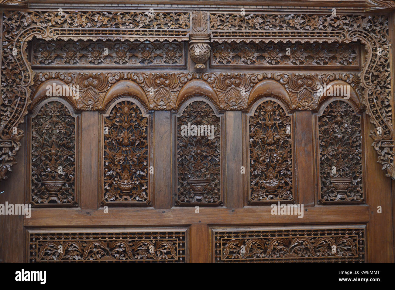 traditional Jepara carving ornaments on the wood Stock Photo - Alamy