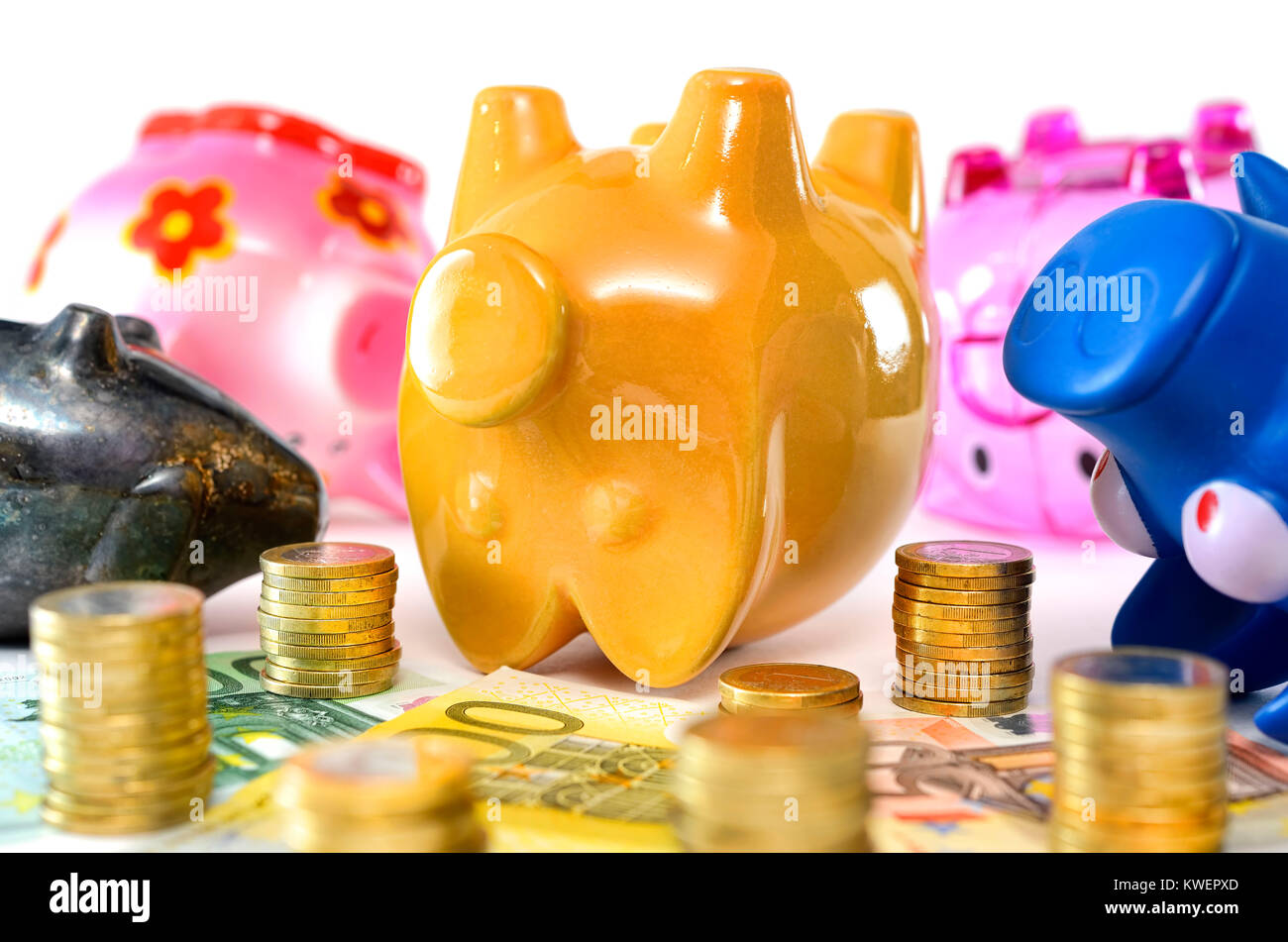 Dead piggy banks, symbolic photo negative interest, Tote Sparschweine, Symbolfoto Negativzinsen Stock Photo