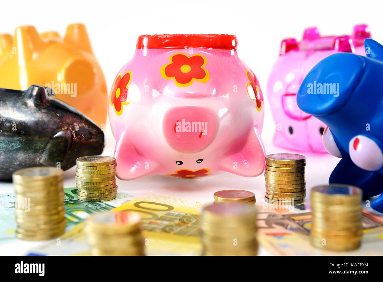 Dead piggy banks, symbolic photo negative interest, Tote Sparschweine, Symbolfoto Negativzinsen Stock Photo