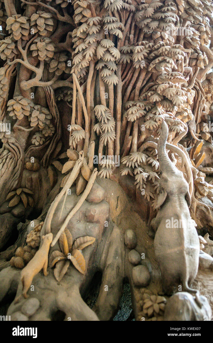 Wood Carving Animals High Resolution Stock Photography And Images Alamy