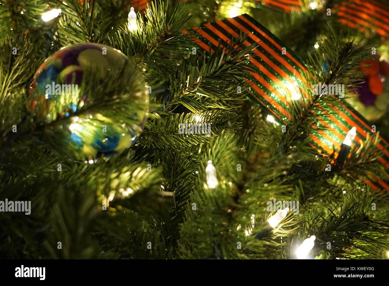 Christmas lights reflect hi-res stock photography and images - Alamy