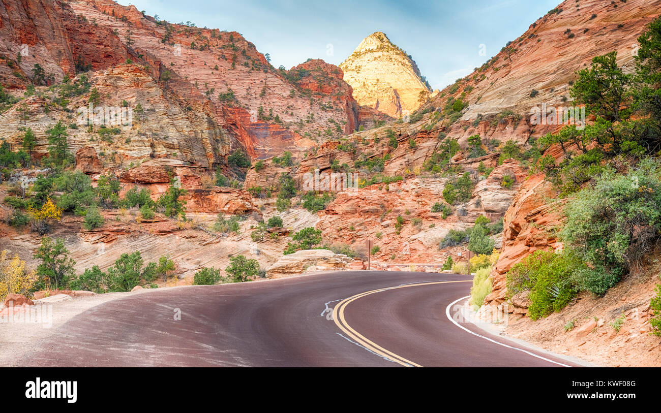 Winding road through the beautiful red rock formations of Zion National Park, Utah Stock Photo