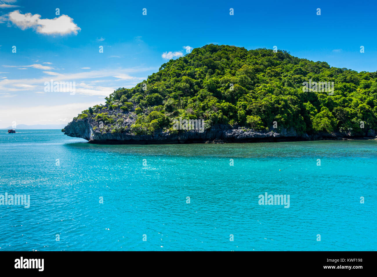 Tropical island paradise hi-res stock photography and images - Alamy