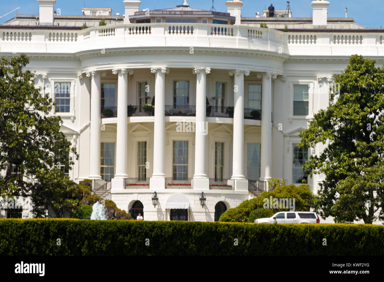 The White House is the official residence and workplace of the President of the United States. It is located at 1600 Pennsylvania Avenue in Washington Stock Photo