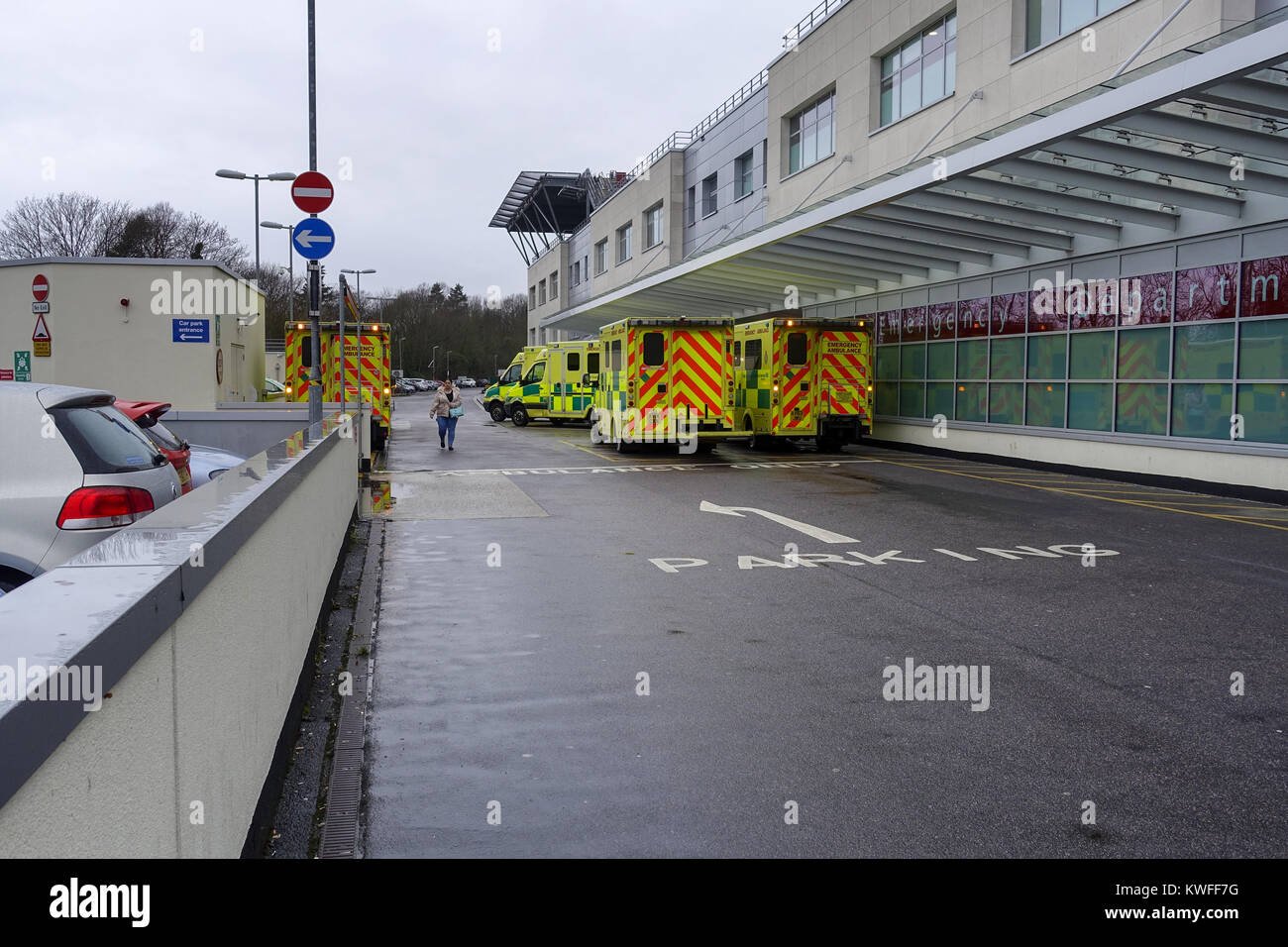 Ambulances Queuing Outside the Emergency Department - Broomfield Hospital, Court Road, Broomfield, Chelmsford, Essex, UK Stock Photo