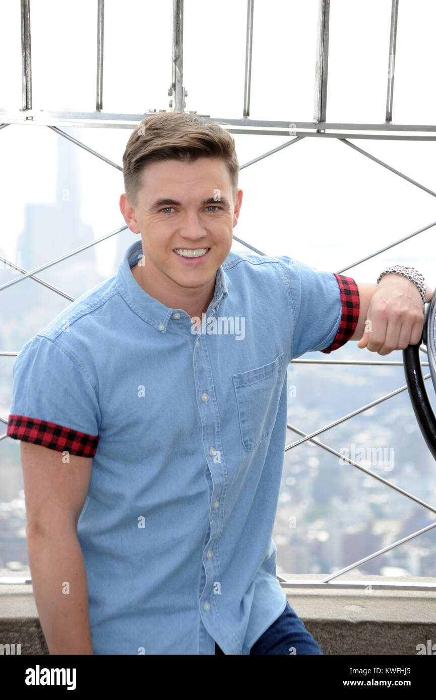 NEW YORK, NY - JULY 21: Jesse McCartney visits the Empire State Building to celebrate the release of his new album 'In Technicolor' at The Empire State Building on July 21, 2014 in New York City.  People:  Jesse McCartney Stock Photo