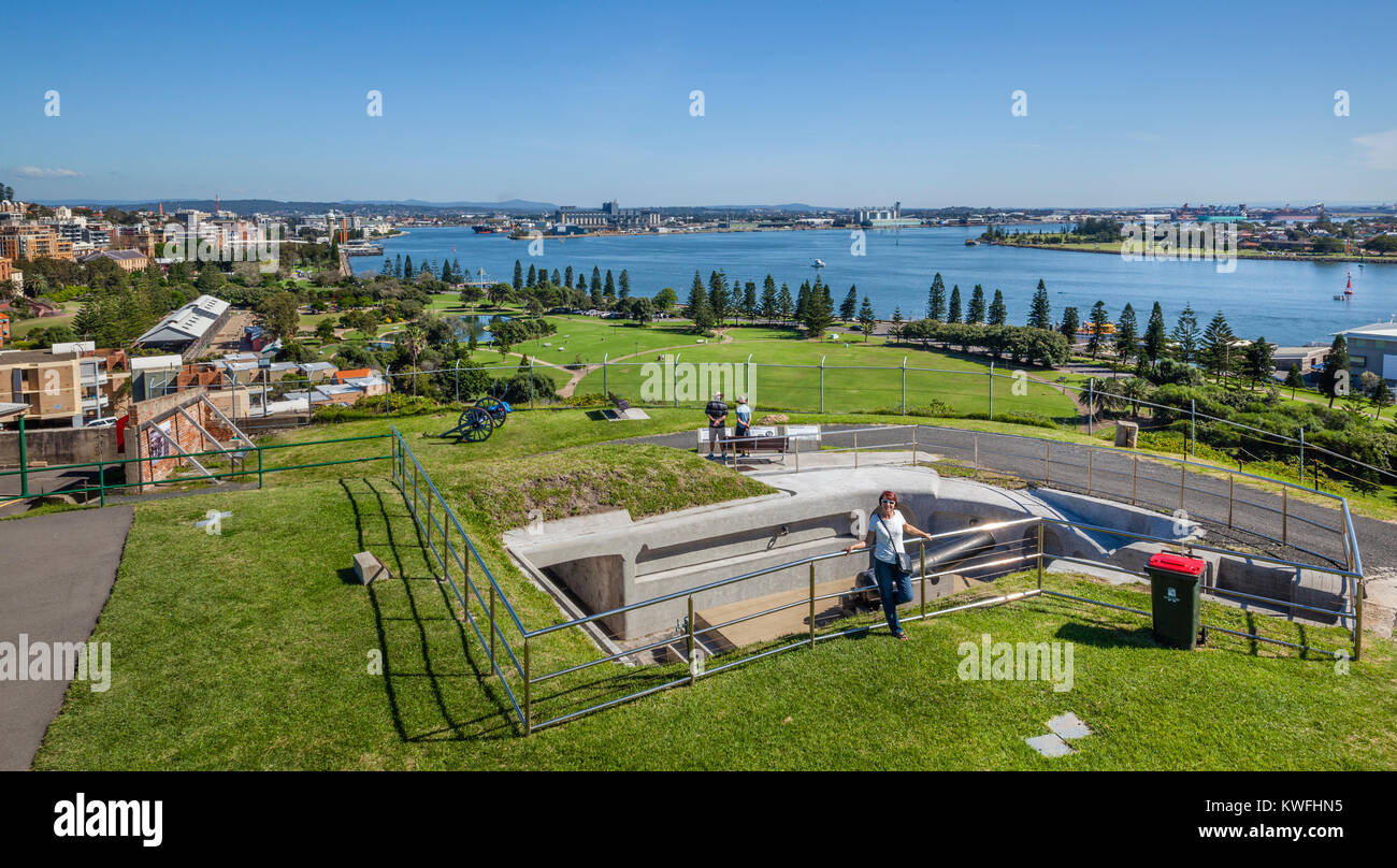 Australia, New South Wales, Hunter Region, Newcastle, Fort Scratchley on Flagstaff Hill, western Barbette gun emplacement agains the backdrop of the H Stock Photo