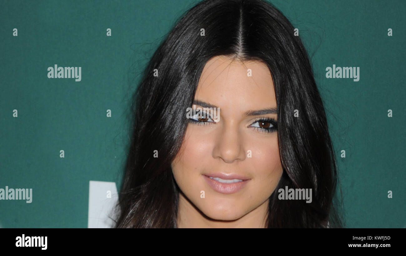 NEW YORK, NY - JUNE 04: Kendall Jenner (L) and Kylie Jenner promote new