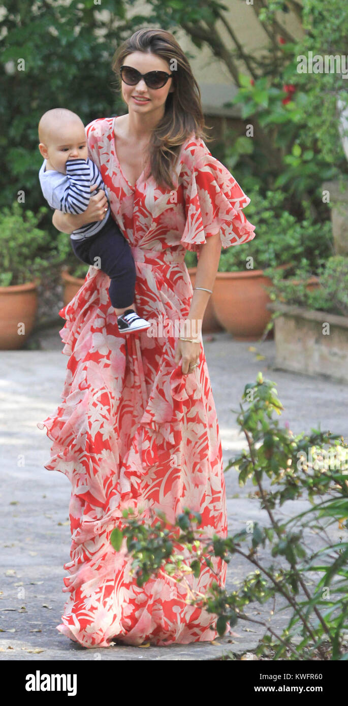 SYDNEY, AUSTRALIA AUGUST 09 Miranda Kerr leaves a photo shoot at