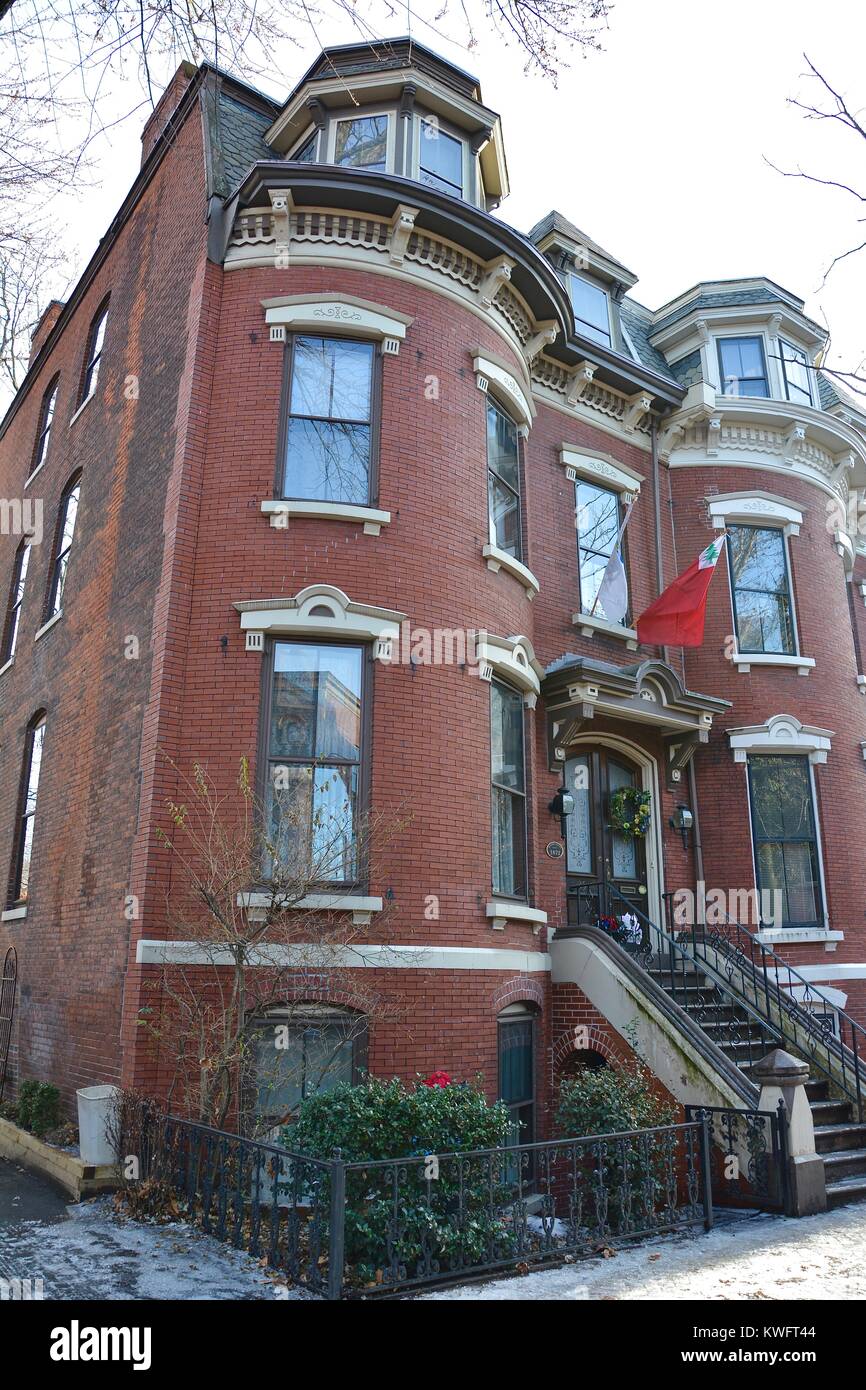 The iconic Mattoon Street Victorian Row House historic district in Springfield, Massachusetts, USA's Metro Center. Stock Photo