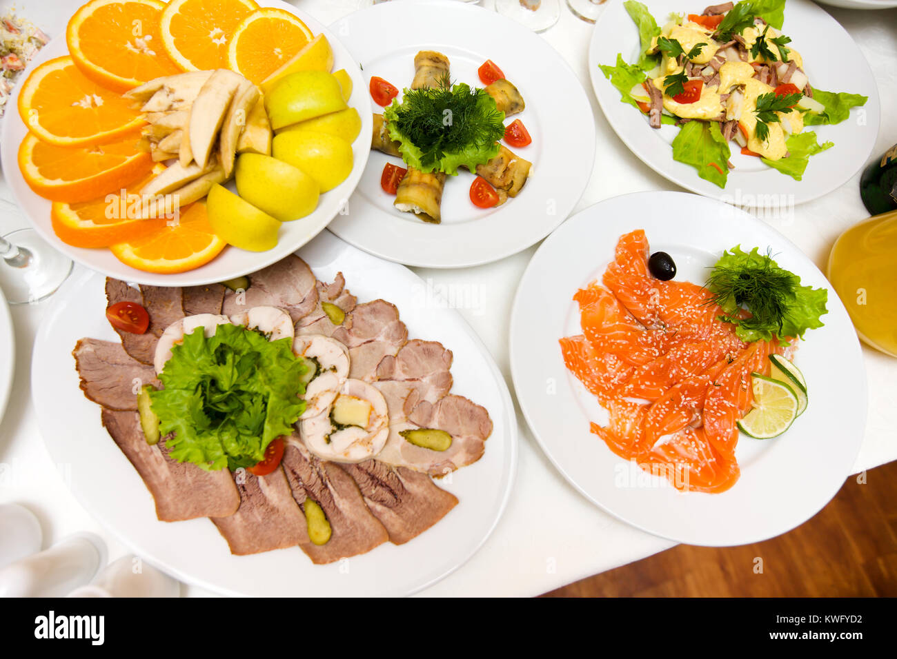 Red Fish Table Holiday event restaurant table with red fish and greenery Stock Photo ...