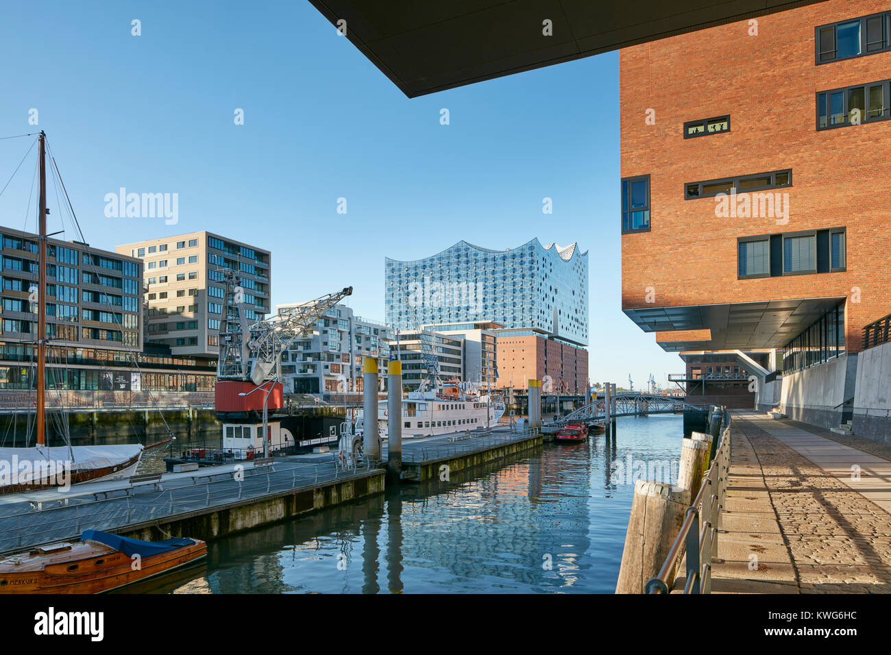 Elbphilharmonie, concert hall by architects Herzog and de Meuron at the River Elbe, HafenCity, Hamburg, Germany. Stock Photo