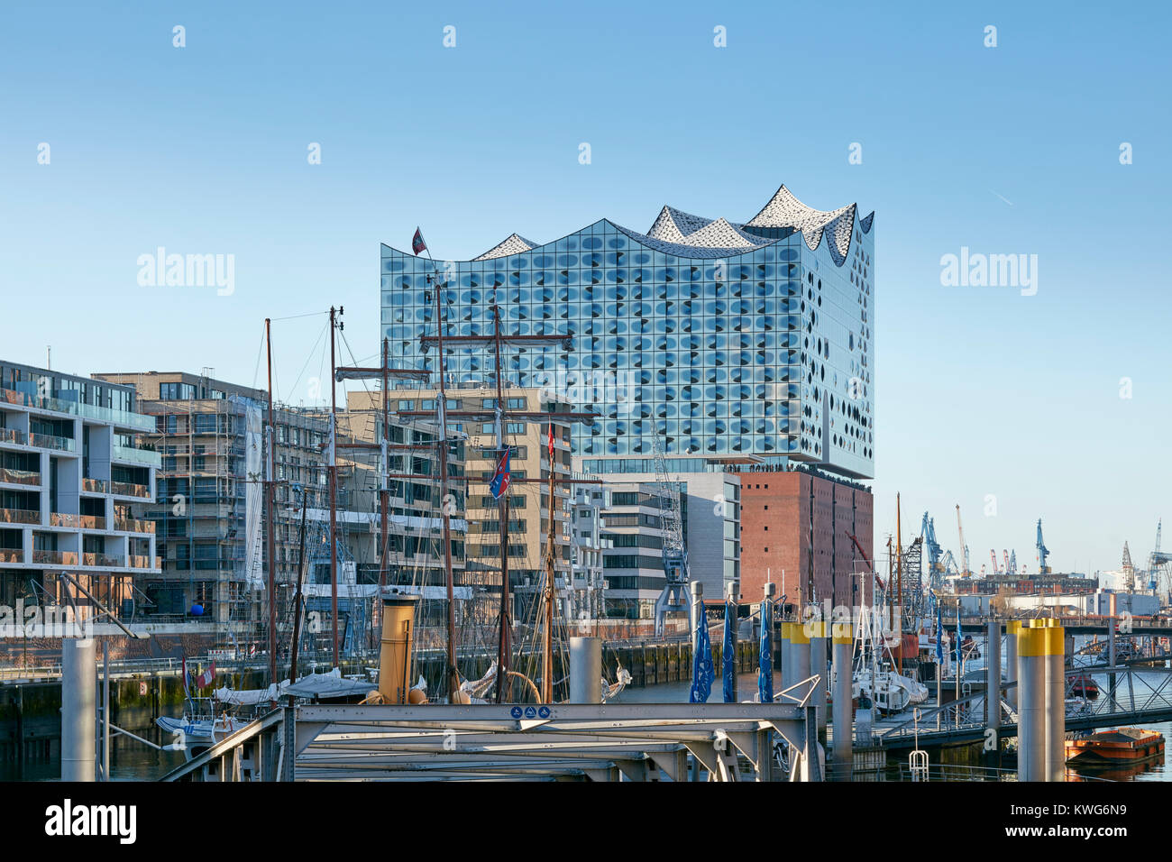 Elbphilharmonie, concert hall by architects Herzog and de Meuron at the River Elbe, HafenCity, Hamburg, Germany. Stock Photo