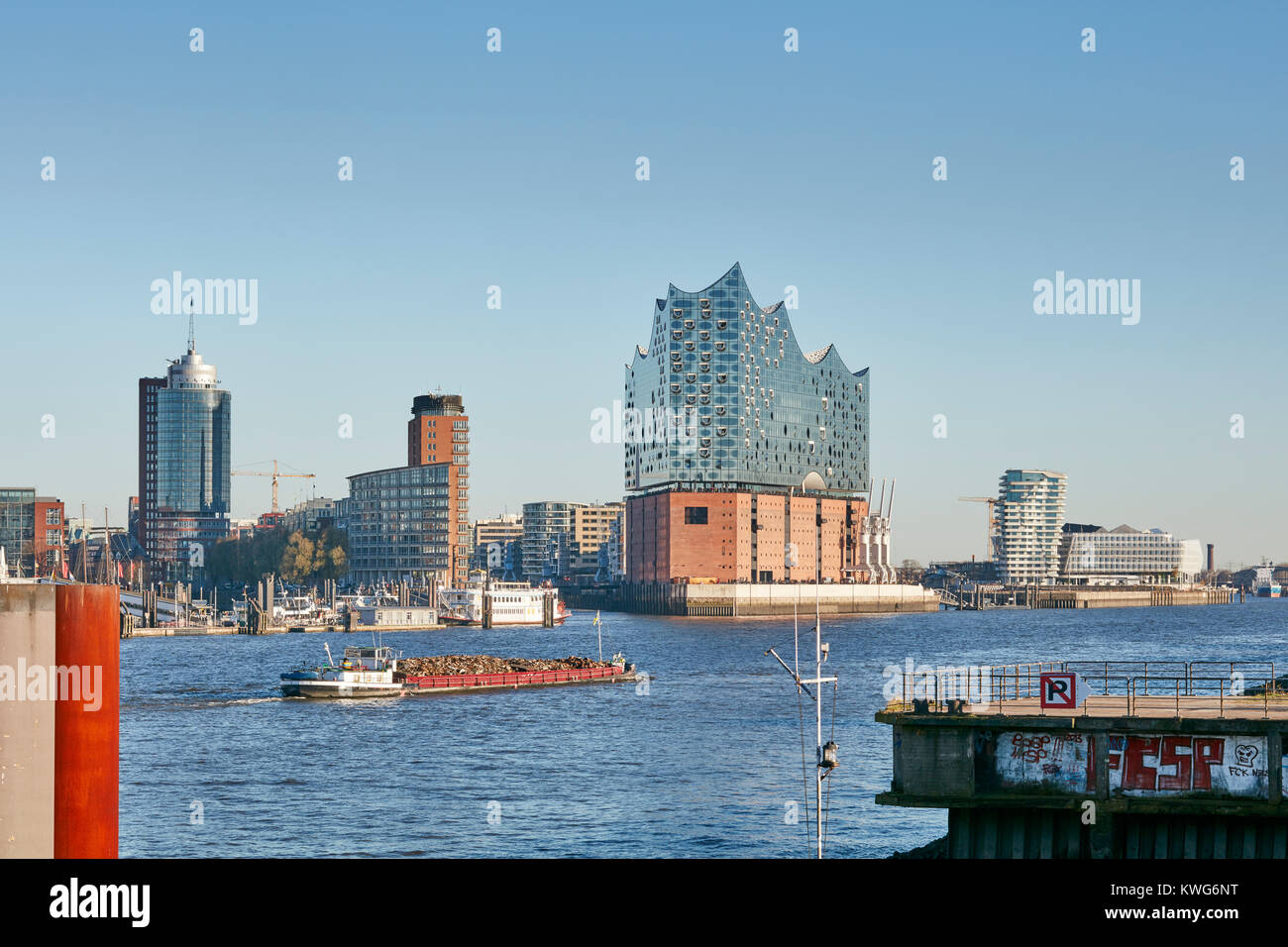 Elbphilharmonie, concert hall by architects Herzog and de Meuron at the River Elbe, HafenCity, Hamburg, Germany. Stock Photo