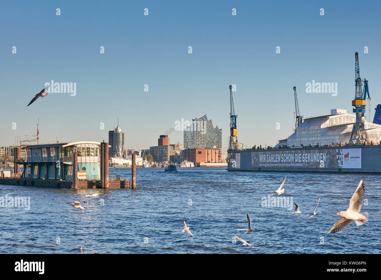 Elbphilharmonie, concert hall by architects Herzog and de Meuron at the River Elbe, HafenCity, Hamburg, Germany. Stock Photo