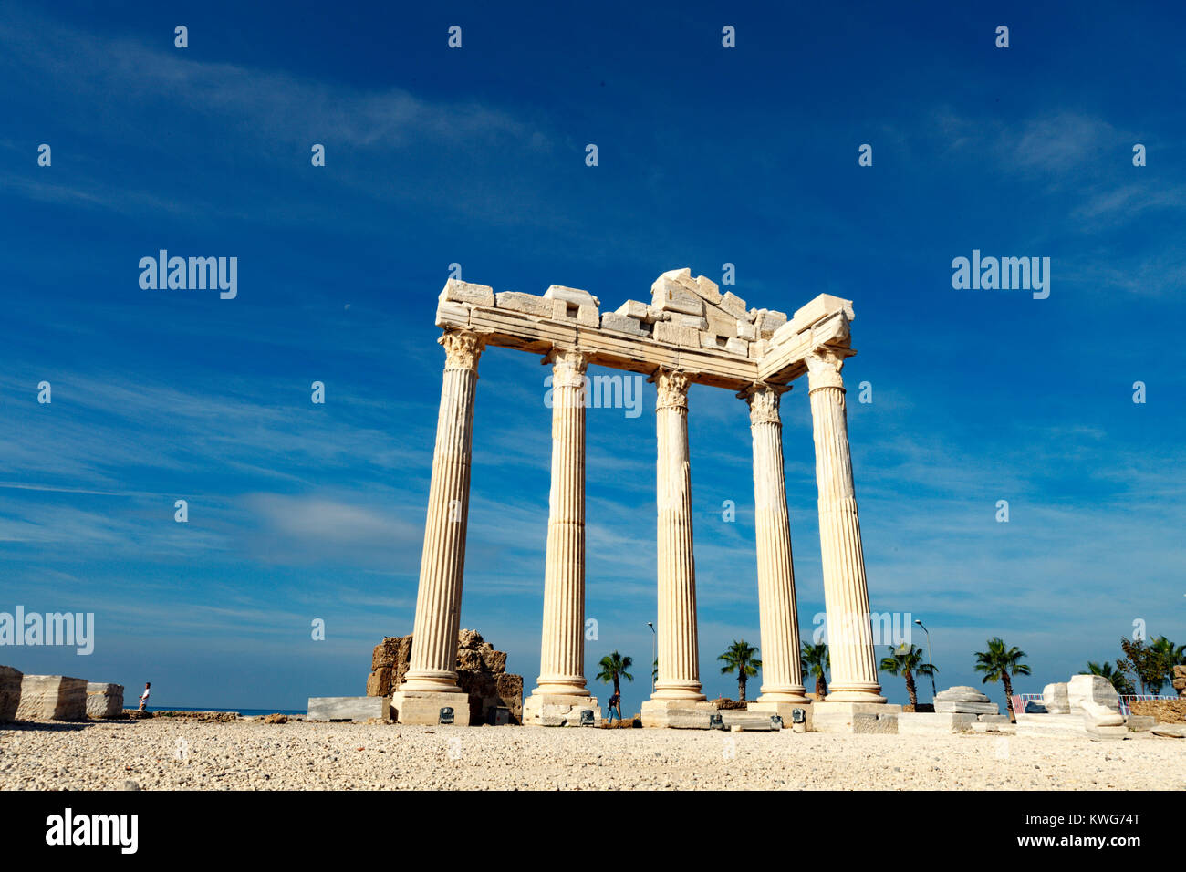 The ruins of an ancient Greek temple Stock Photo - Alamy