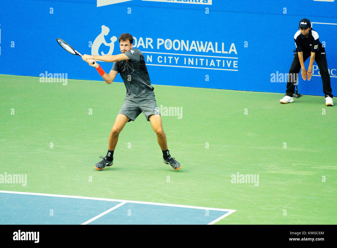 Pune, India. 2nd Jan, 2018. Robin Haase of the Netherlands in action in the first round of Singles competition at Tata Open Maharashtra at the Mahalunge Balewadi Tennis Stadium in Pune, India. Credit: Karunesh Johri/Alamy Live News Stock Photo
