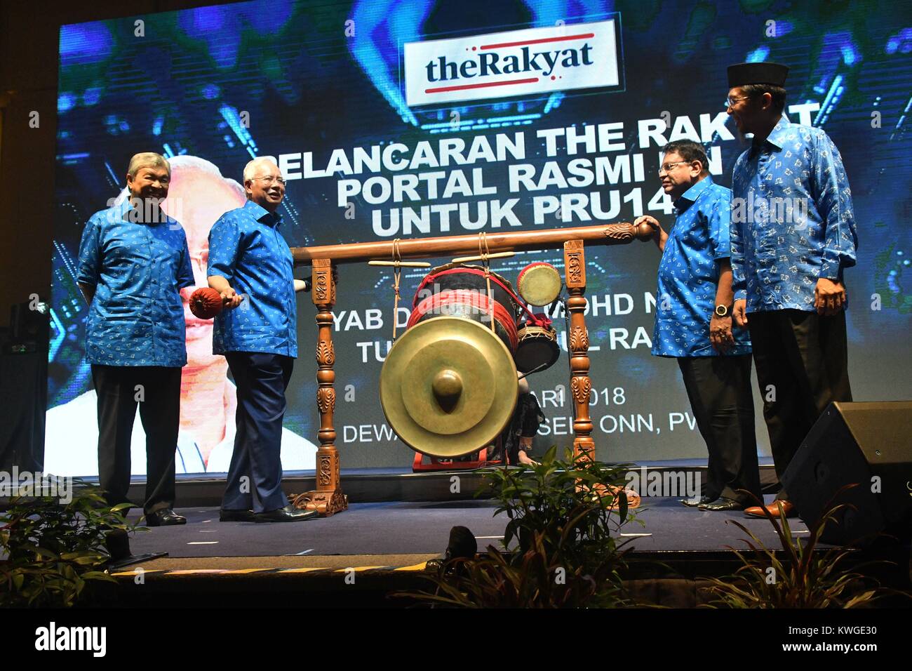 Kuala Lumpur, Malaysia. 3rd Jan, 2018. Malaysian Prime Minister Najib Razak (2nd L) attends the launching ceremony of the official campaign website for the ruling coalition Barisan Nasional in Kuala Lumpur, Malaysia, Jan. 3, 2018. Malaysian Prime Minister Najib Razak on Wednesday launched the official campaign website for his ruling coalition of Barisan Nasional, or National Front for the upcoming general elections due by the middle of the 2018. Credit: Chong Voon Chung/Xinhua/Alamy Live News Stock Photo