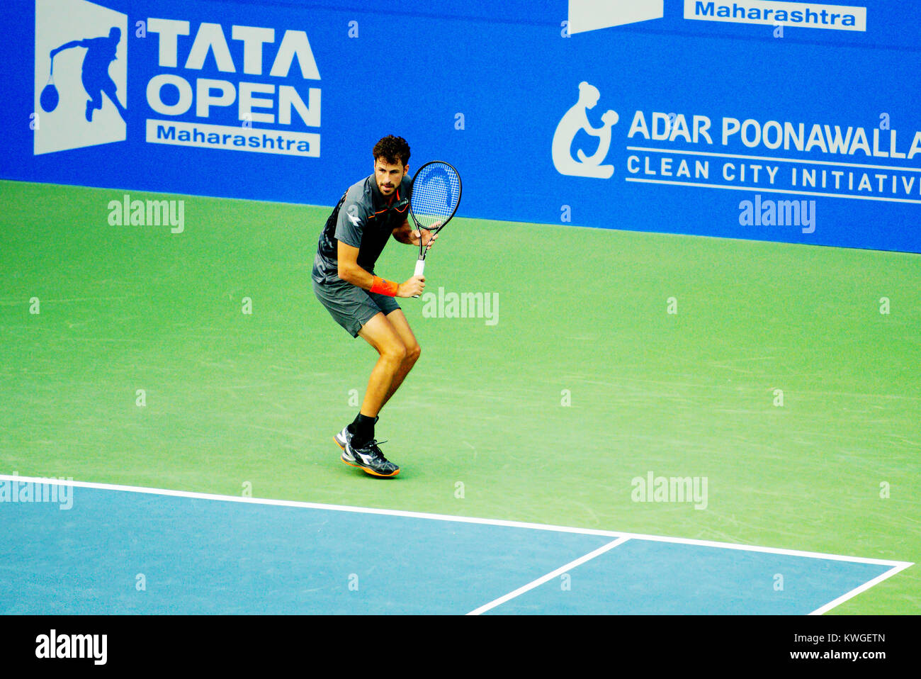 Pune, India. 2nd January 2018. Robin Haase of the Netherlands in action in the first round of Singles competition at Tata Open Maharashtra at the Mahalunge Balewadi Tennis Stadium in Pune, India. Credit: Karunesh Johri/Alamy Live News. Stock Photo
