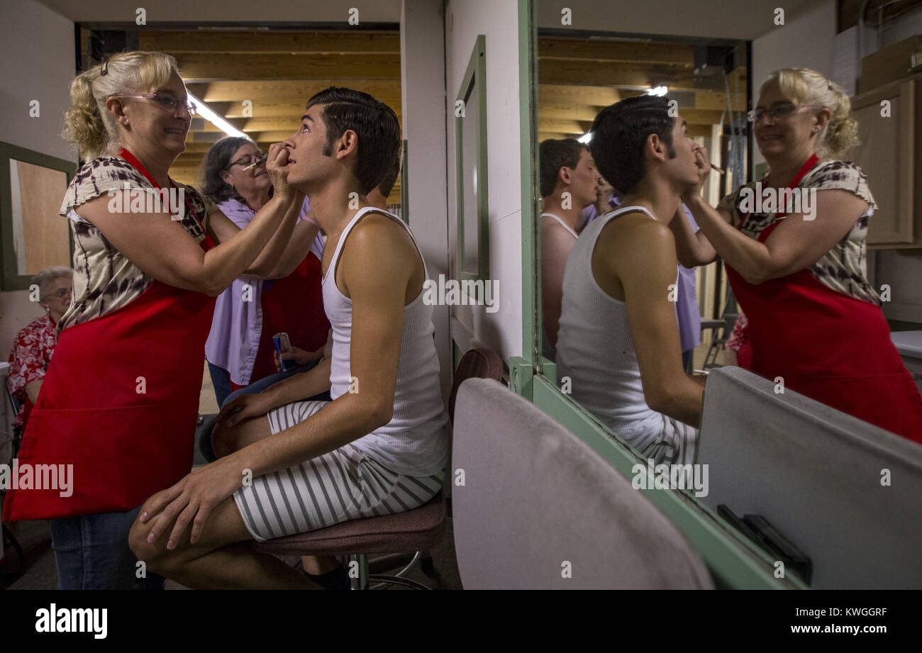 Moline, Iowa, USA. 9th July, 2017. Volunteer makeup artist Suzanne