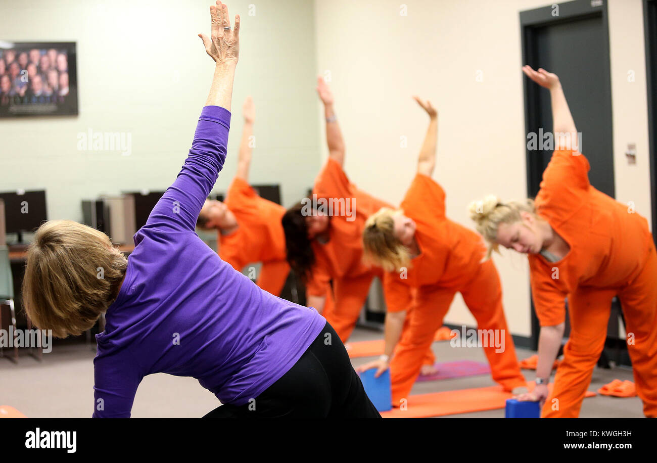 Davenport, Iowa, USA. 11th Oct, 2017. Yoga instructor Joan Marttila works with female Scott County Jail inmates in the library of the jail, Wednesday, October 11, 2017, during a jail yoga class held at the Scott County Jail. Credit: John Schultz/Quad-City Times/ZUMA Wire/Alamy Live News Stock Photo