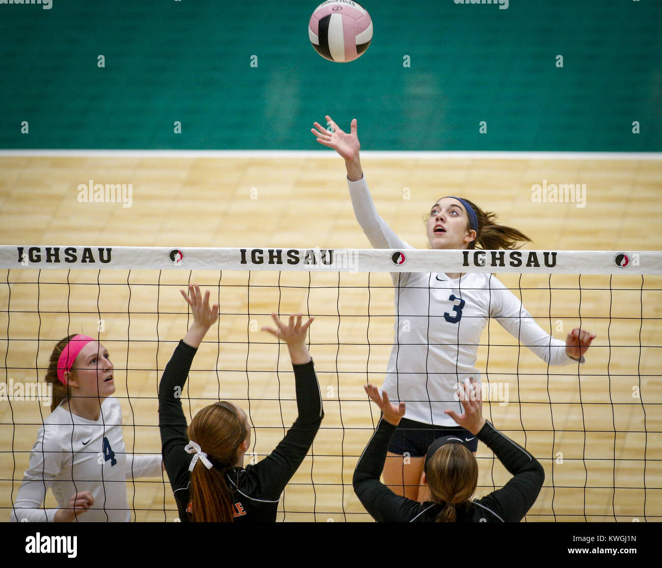 Cedar Rapids, Iowa, USA. 10th Nov, 2016. Hudson's Lauren Murray (3) tips a ball over during Hudson vs Springville Class 1A semifinal-round state volleyball action played Thursday, Nov. 10, 2016, at the US Cellular Center in Cedar Rapids, Iowa. Credit: Andy Abeyta/Quad-City Times/Quad-City Times/ZUMA Wire/Alamy Live News Stock Photo