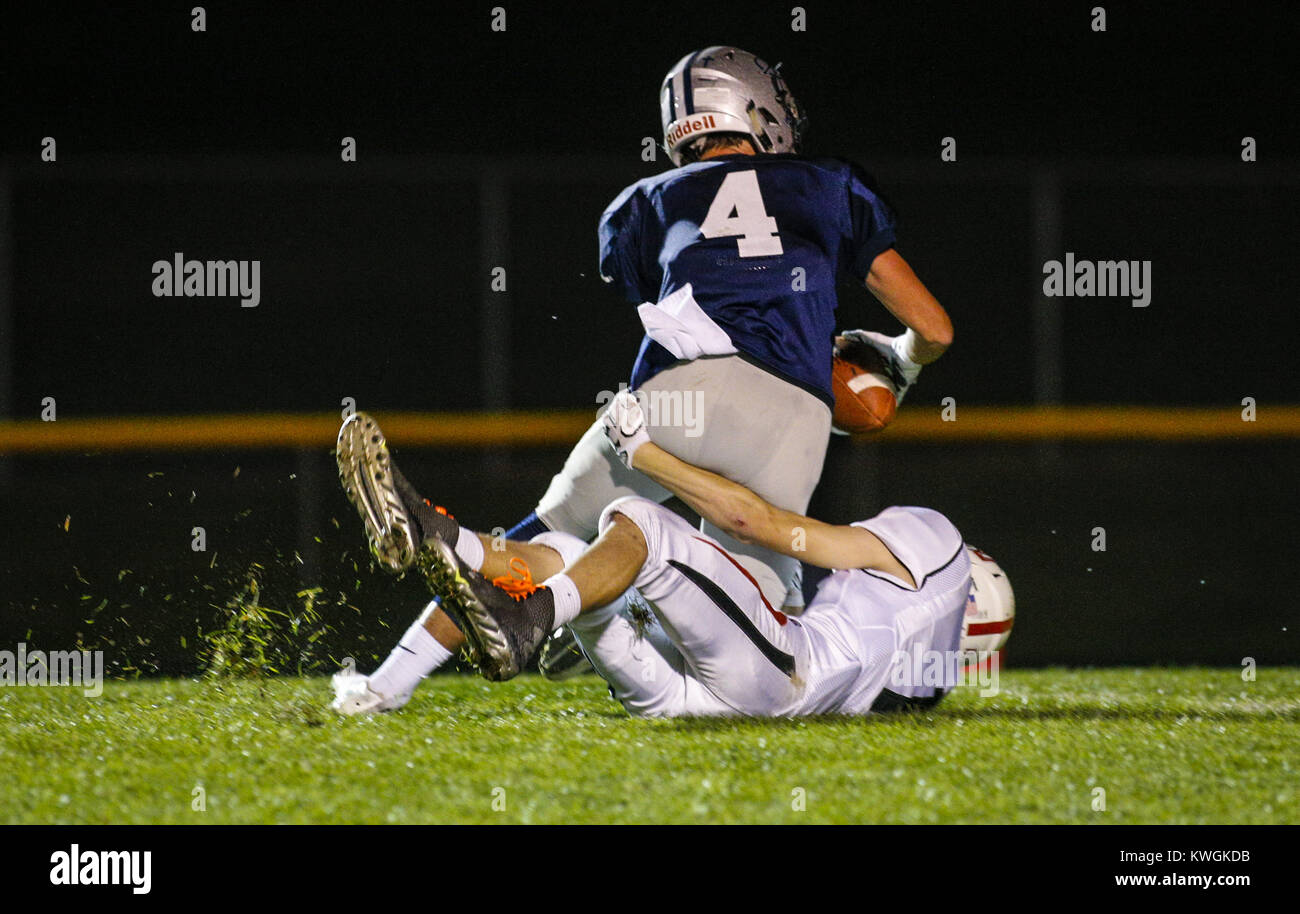Nolan Butkowski Cedar Rapids, Iowa, USA. 28th Oct, 2016. Cedar Rapids Xavier's Nolan ...