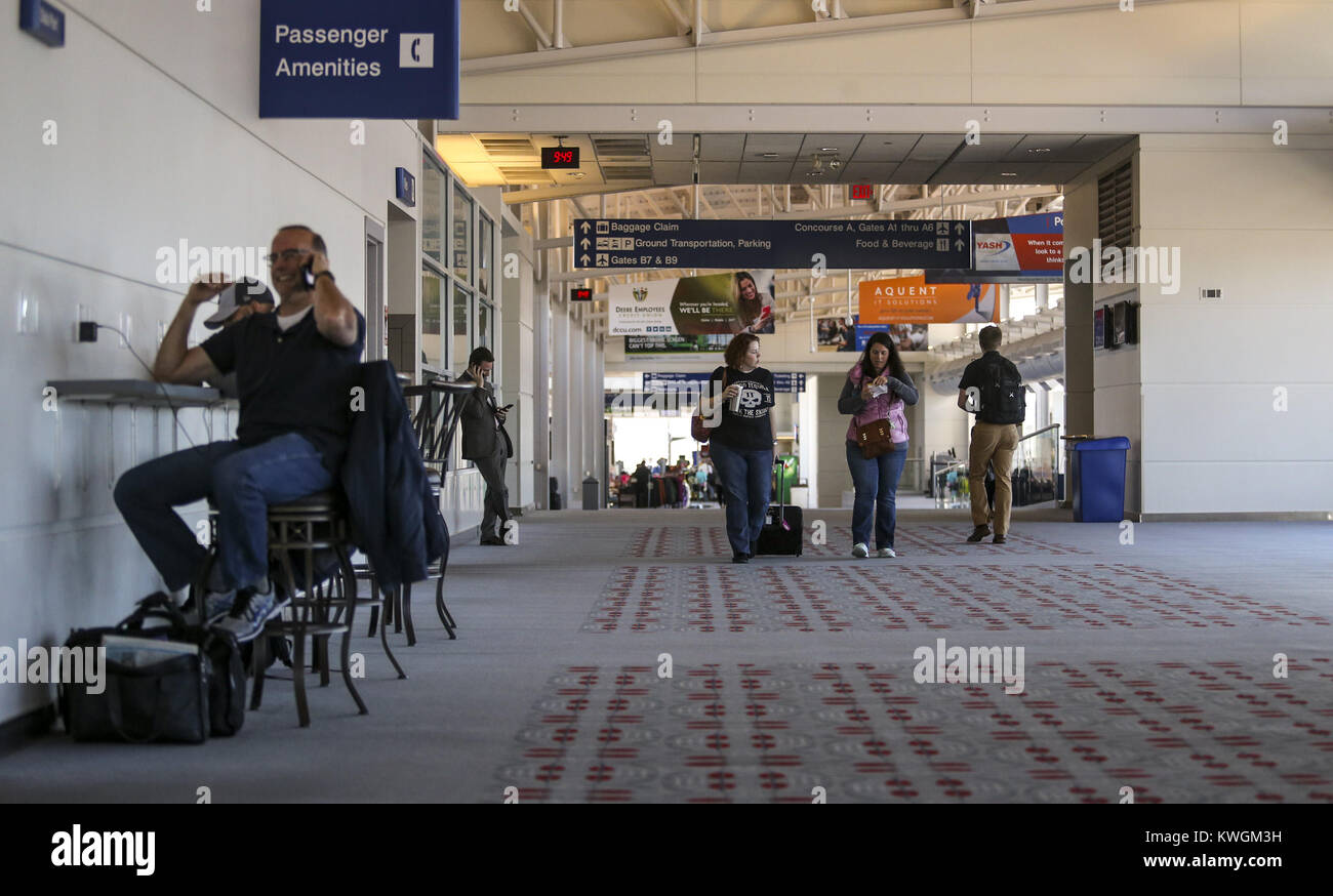 Moline, Iowa, USA. 18th Oct, 2017. Airline passengers walk to their gate past work stations set designated for travelers at the Quad-City International Airport in Moline on Wednesday, October 18, 2017. Credit: Andy Abeyta/Quad-City Times/ZUMA Wire/Alamy Live News Stock Photo