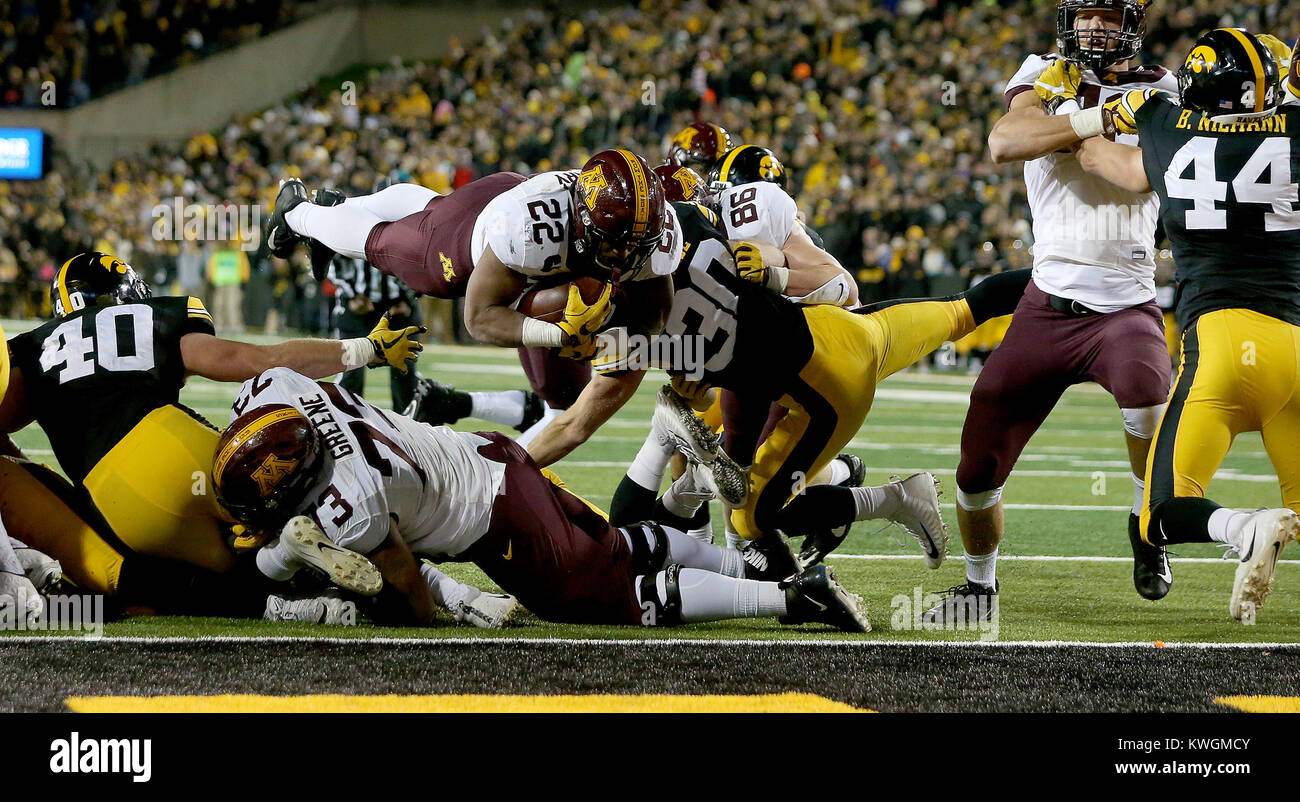 Iowa City, Iowa, USA. 28th Oct, 2017. Iowa's Jake Gervase hits Minnesota's Kobe McCrary as he dives into the endzone for a touchdown, Saturday, October 28, 2017, during second half action at Kinnick Stadium in Iowa City. Credit: John Schultz/Quad-City Times/ZUMA Wire/Alamy Live News Stock Photo