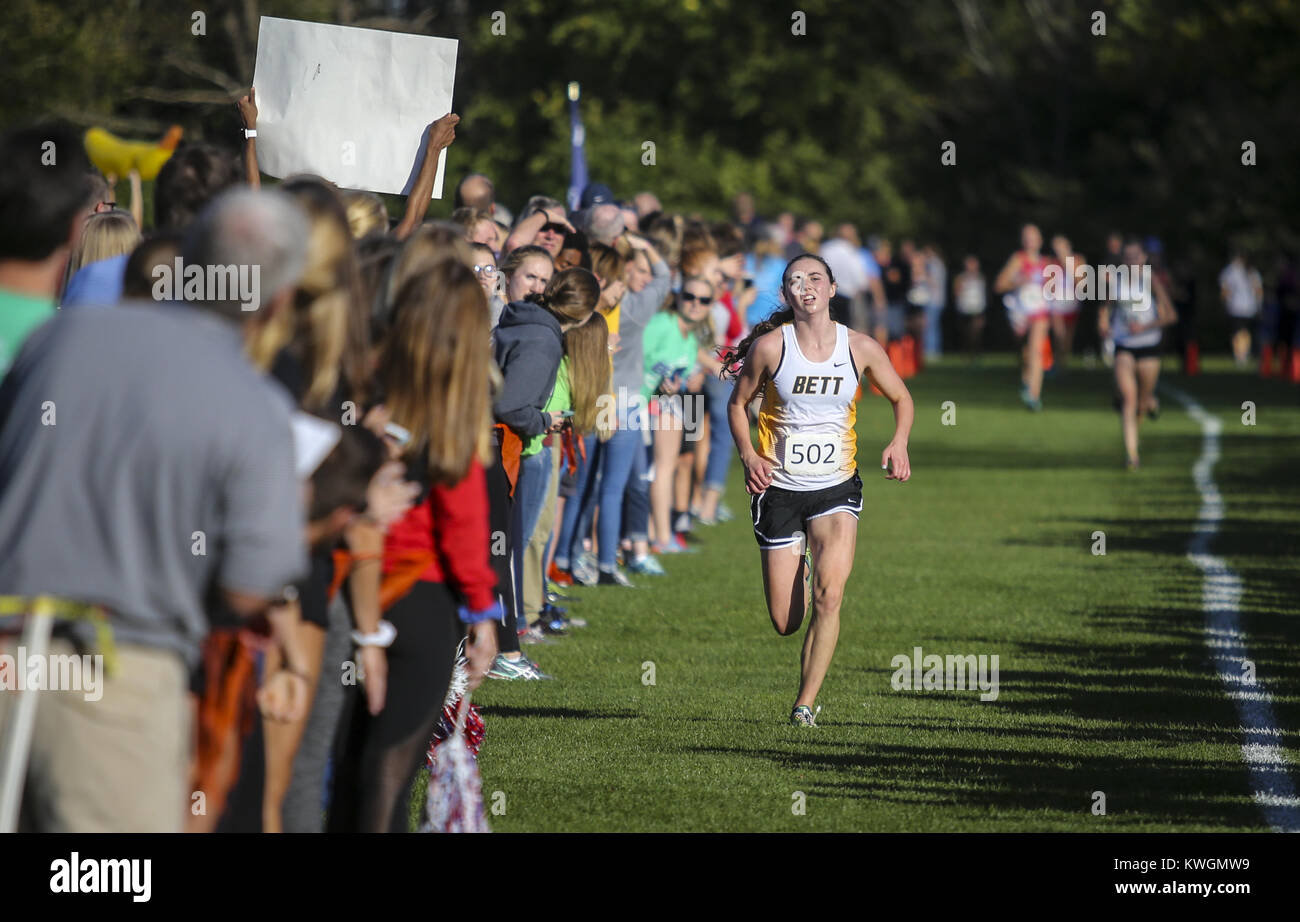 Bettendorf, Iowa, USA. 19th Oct, 2017. Bettendorf's Trinity Borland