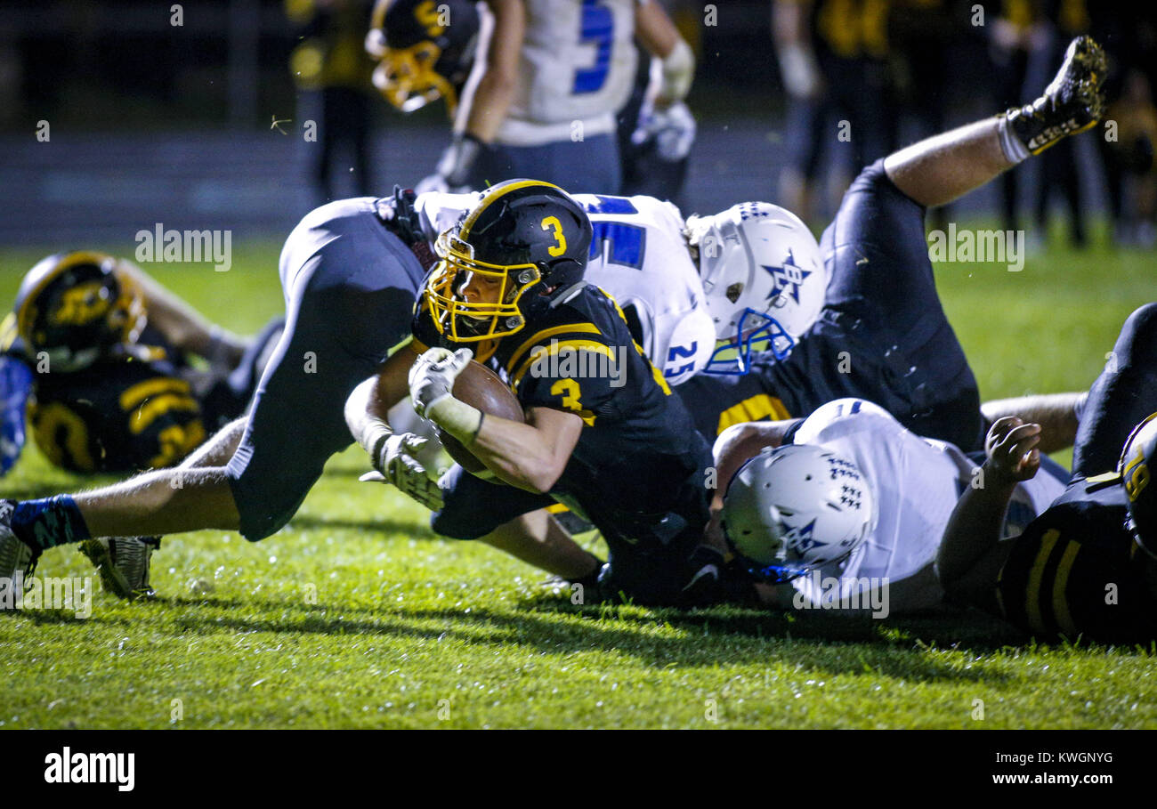 Davenport, Iowa, USA. 30th Sep, 2016. Tipton's Dalton Clark (3) is