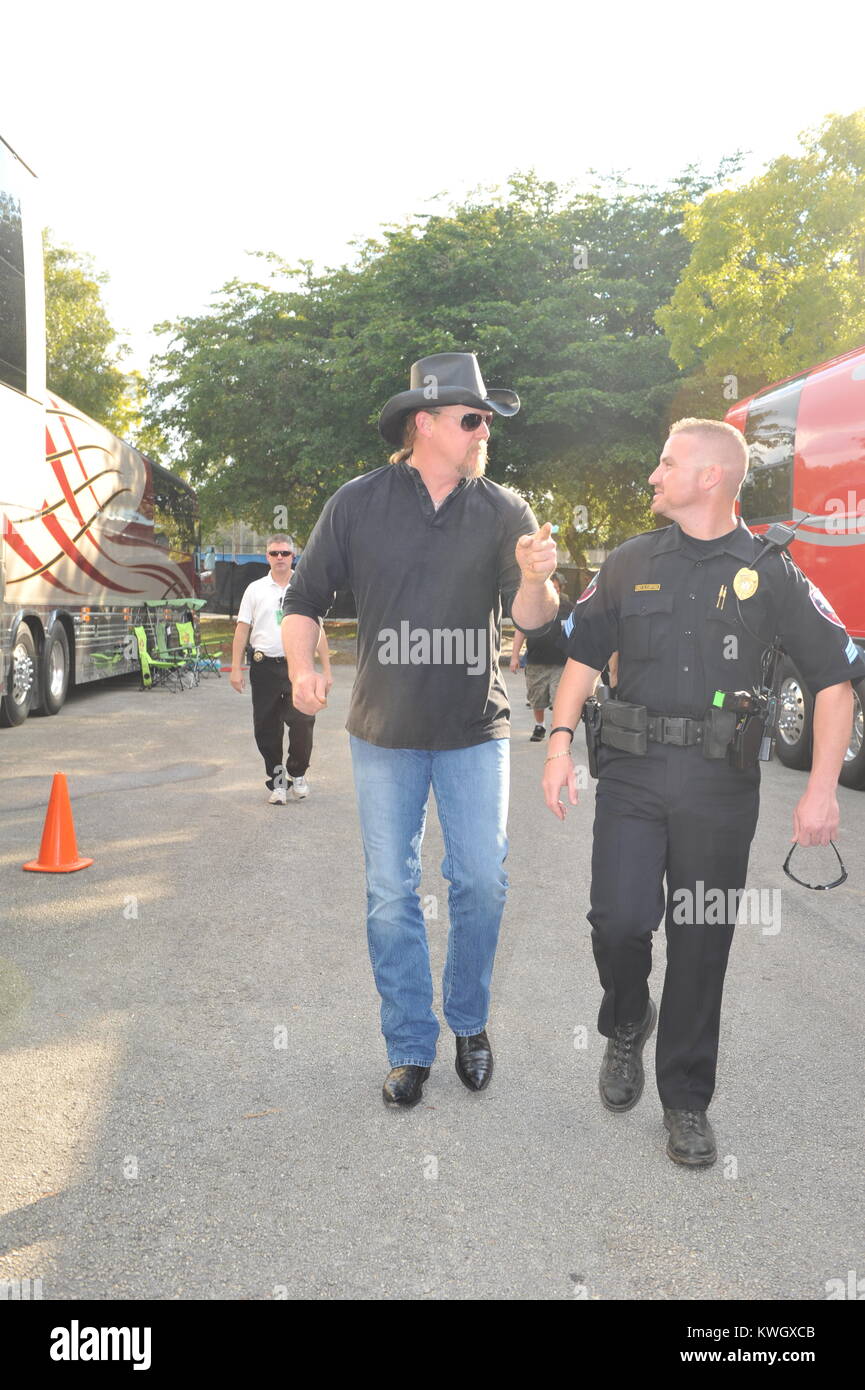 PEMBROKE PINES, FL JANUARY 30 Trace Adkins performs during the Kiss