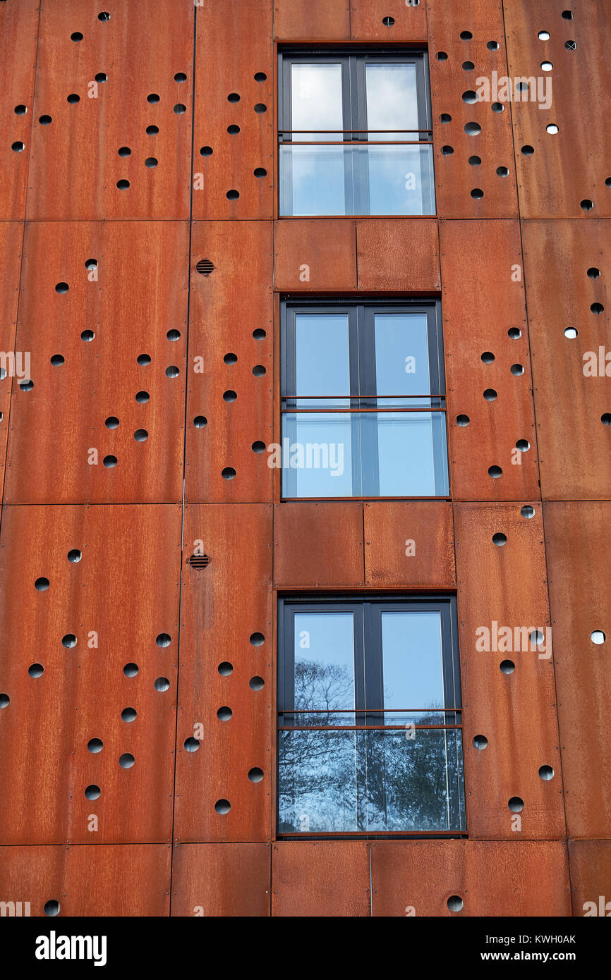 Sheet metal building facade hi-res stock photography and images - Alamy