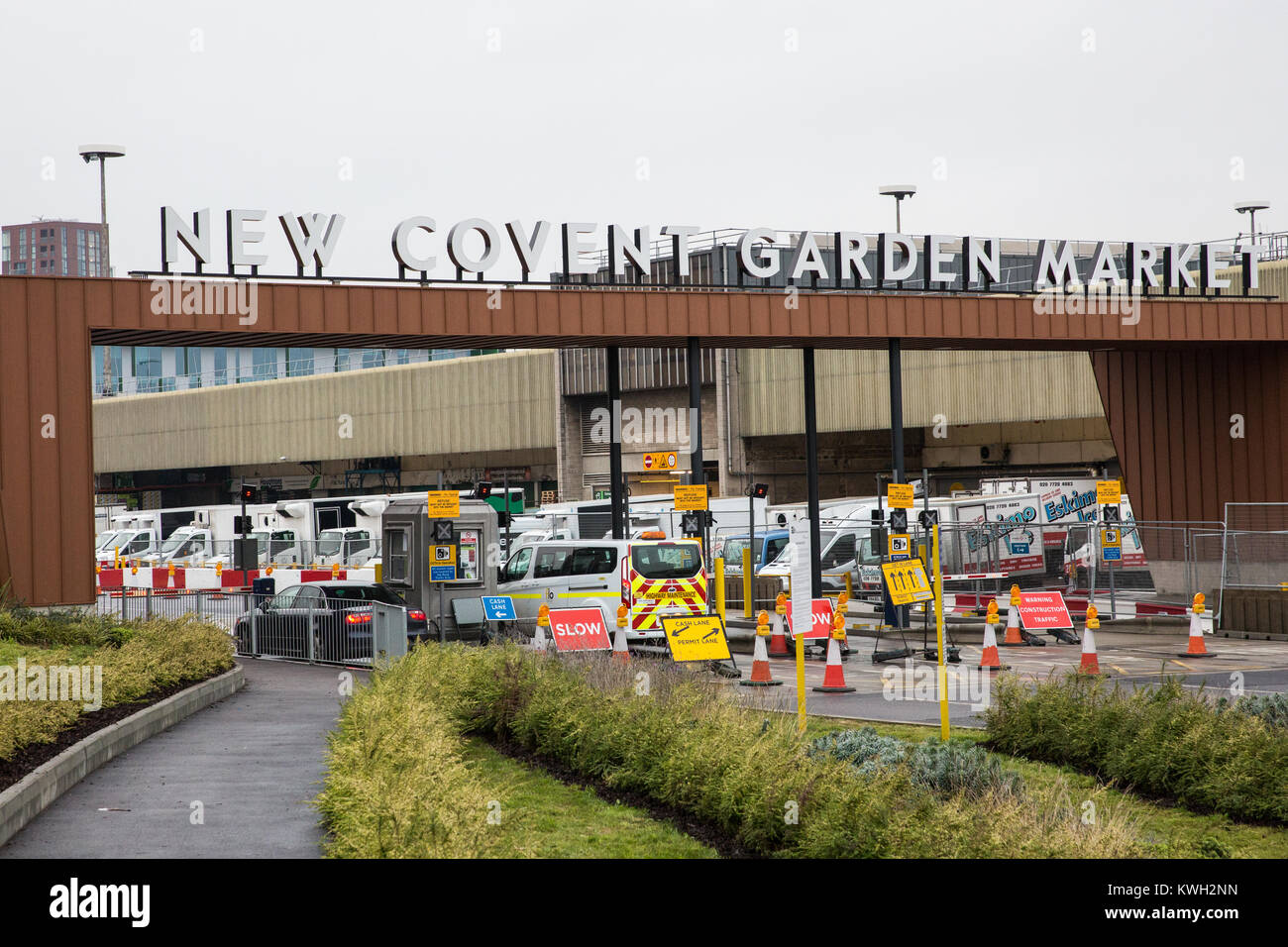 London Uk 20th December 2017 The Entrance To New Covent Garden Market At Nine Elms Stock Photo Alamy