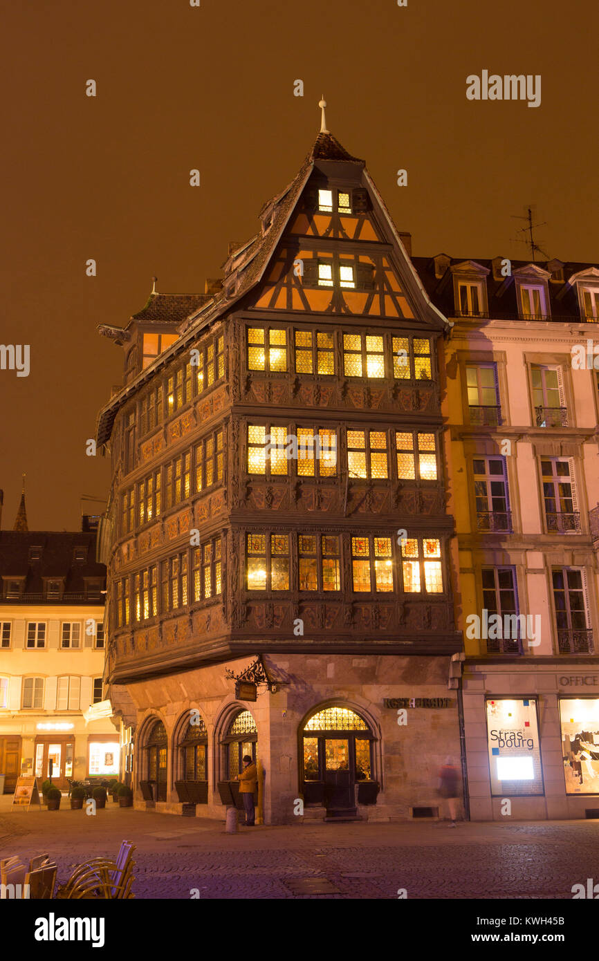 Europe/France/Alsace/Bas-Rhin/Strasbourg. La Maison Kammerzell. Extérieur nuit//Outside view at night Stock Photo