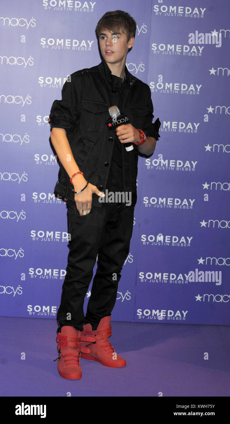 NEW YORK, NY JUNE 23 Musician Justin Bieber attends a public appearance by Justin Beieber at
