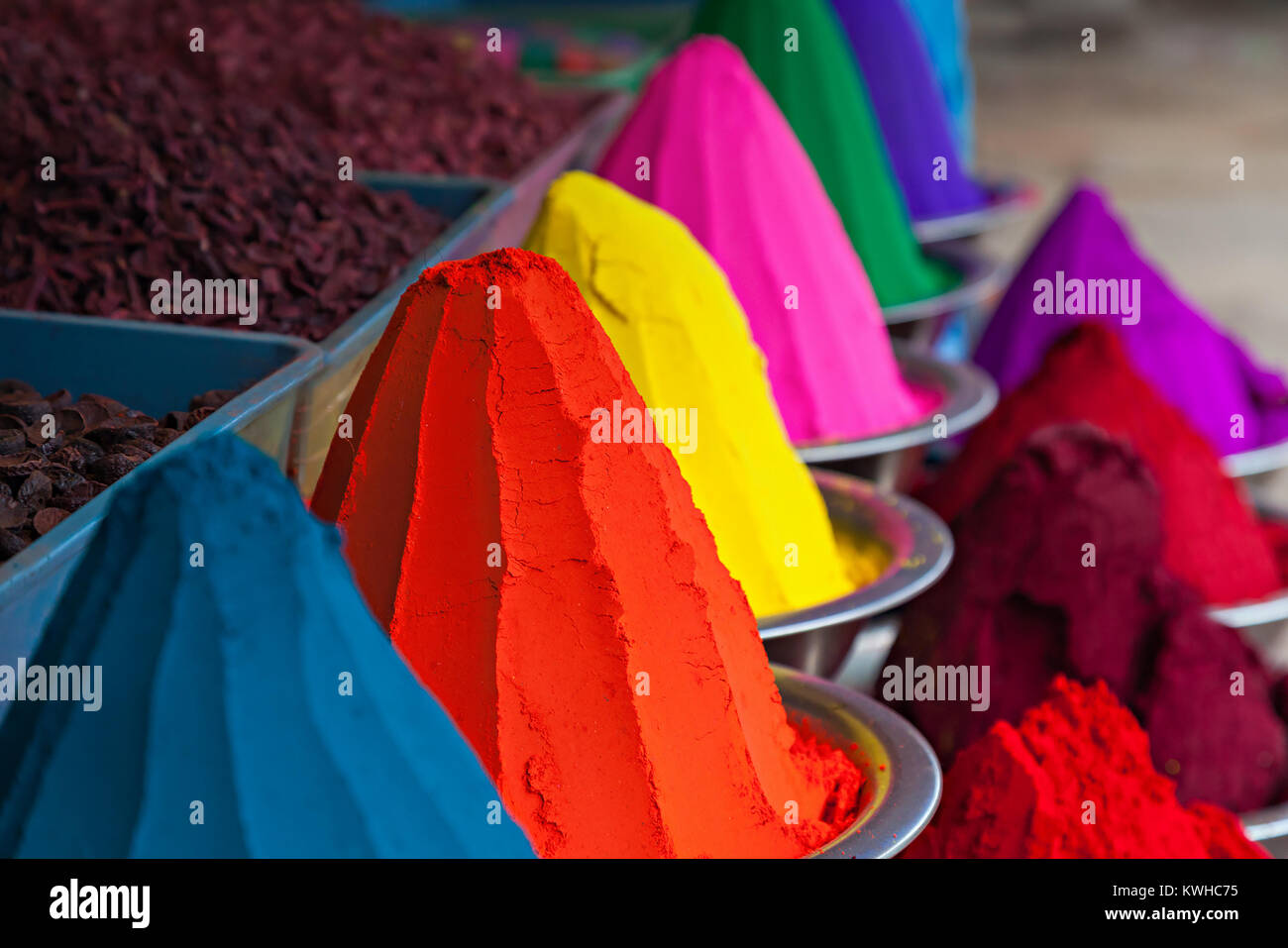 Indian yellow pigment hi-res stock photography and images - Alamy