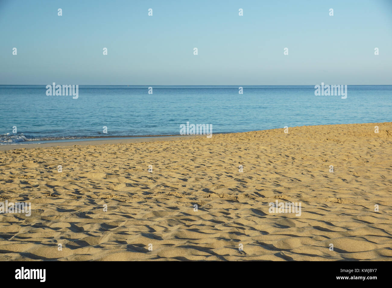 Art Beautiful sunrise over the tropical beach Stock Photo - Alamy