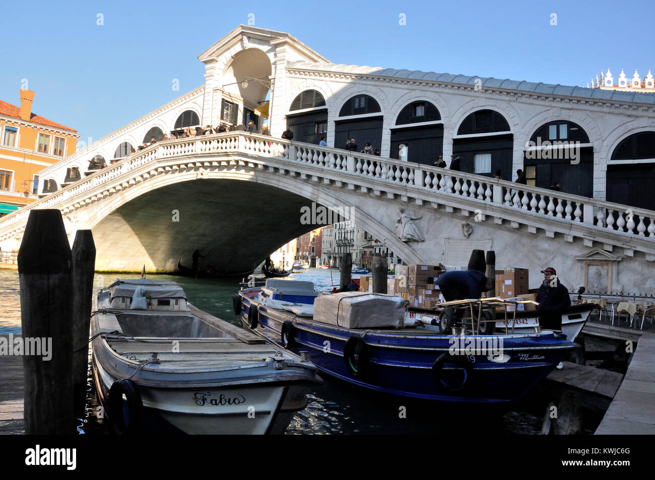 View of Rialto Bridge, Venice, Italy Stock Photo - Alamy